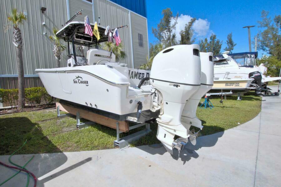 27' 2018 Sea Chaser 27 HFC CC