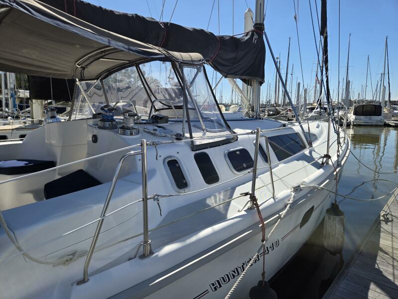 41' 1998 Hunter 410