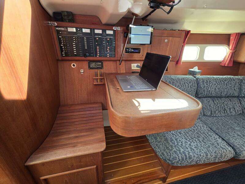 Safineia 41ft Hunter Yacht For Sale
