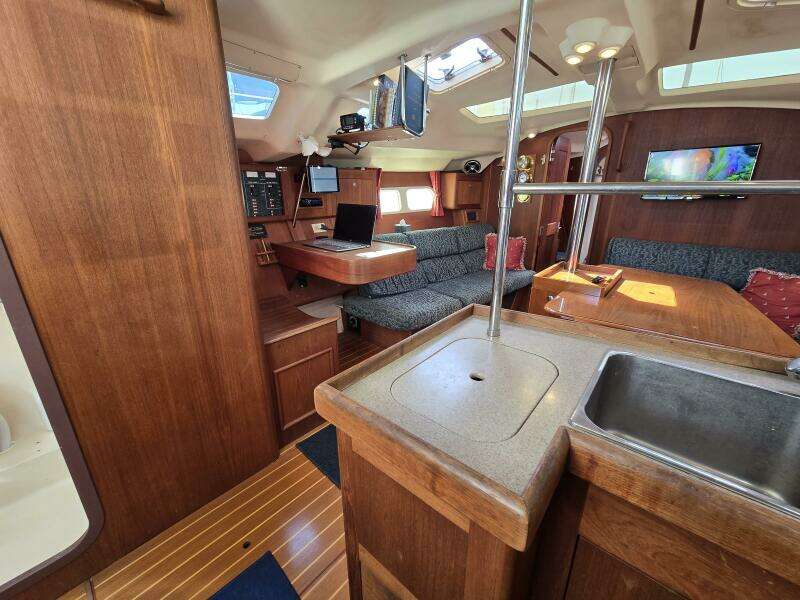 Safineia 41ft Hunter Yacht For Sale