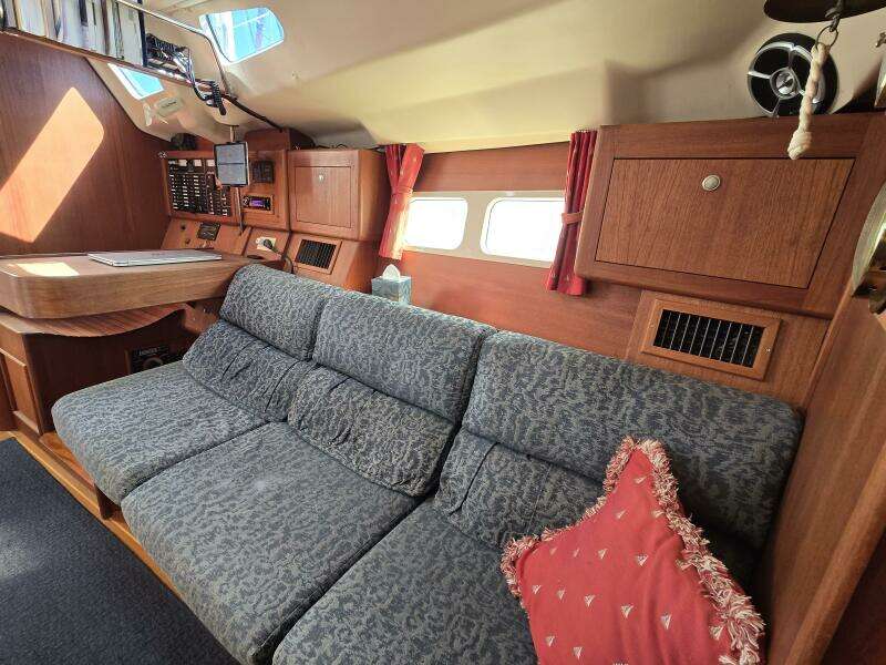 Safineia 41ft Hunter Yacht For Sale