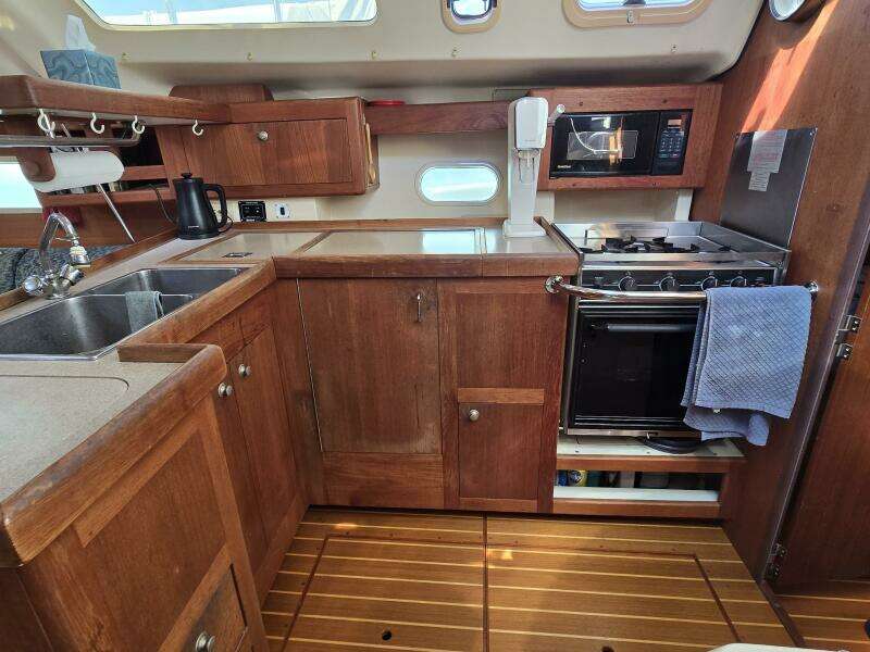 Safineia 41ft Hunter Yacht For Sale