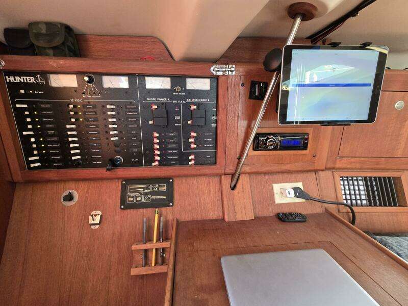 Safineia 41ft Hunter Yacht For Sale