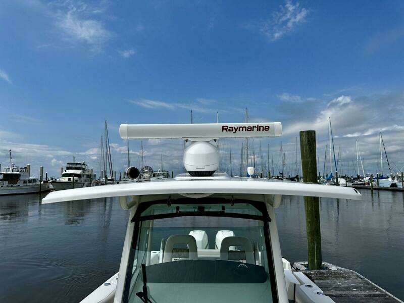 Boston Whaler 33 BOTTOMS UP -  Hardtop