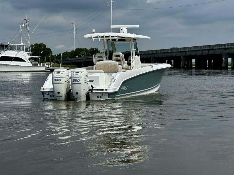 33' 2019 Boston Whaler 330 Outrage