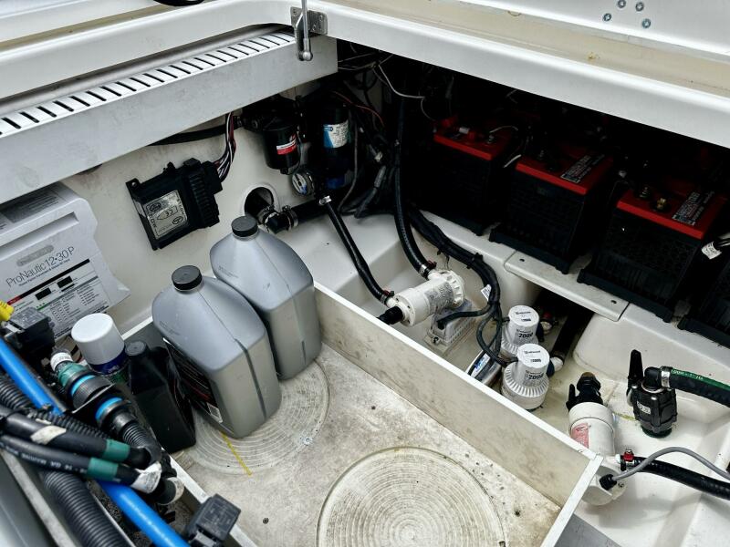 33' 2019 Boston Whaler 330 Outrage