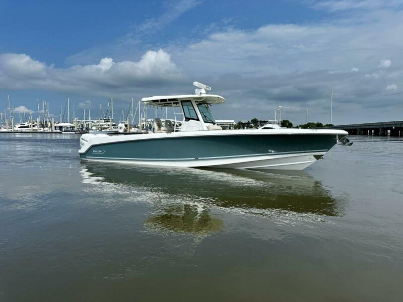 33' 2019 Boston Whaler 330 Outrage