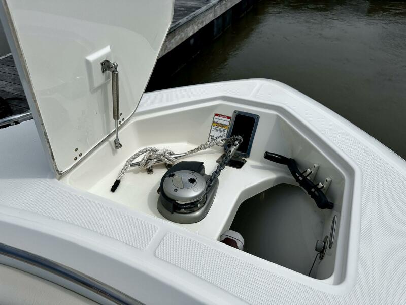 33' 2019 Boston Whaler 330 Outrage