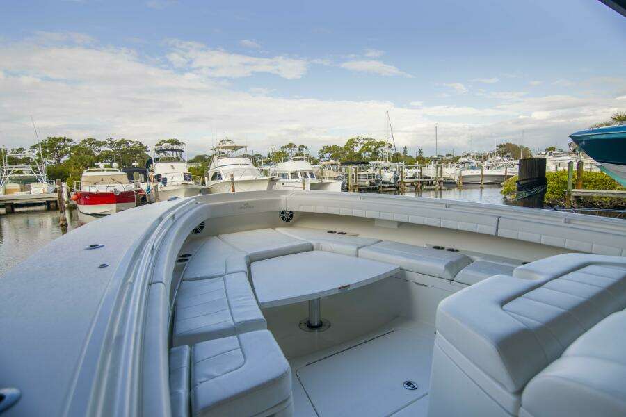 Regulator 41 - Miss Megan - Bow, Forward Seating