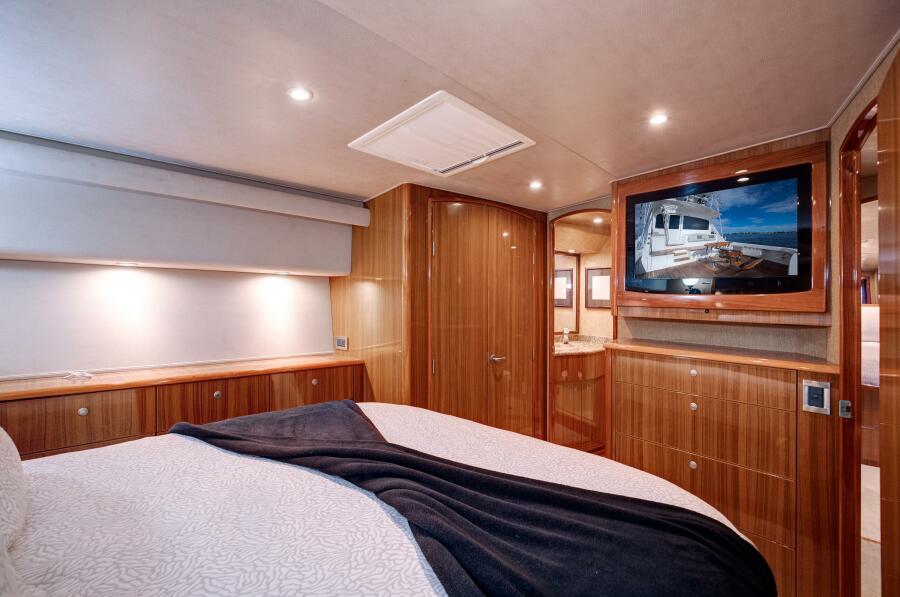 68' 2007 Viking 68 Convertible