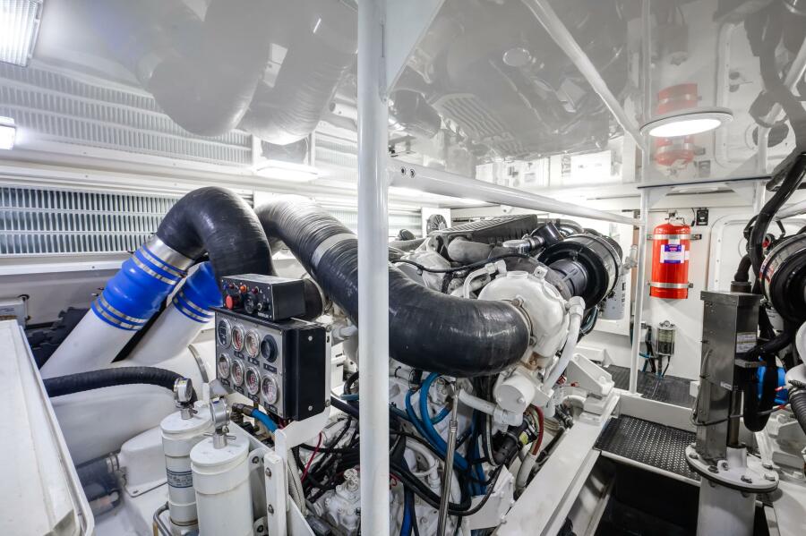 68' 2007 Viking 68 Convertible