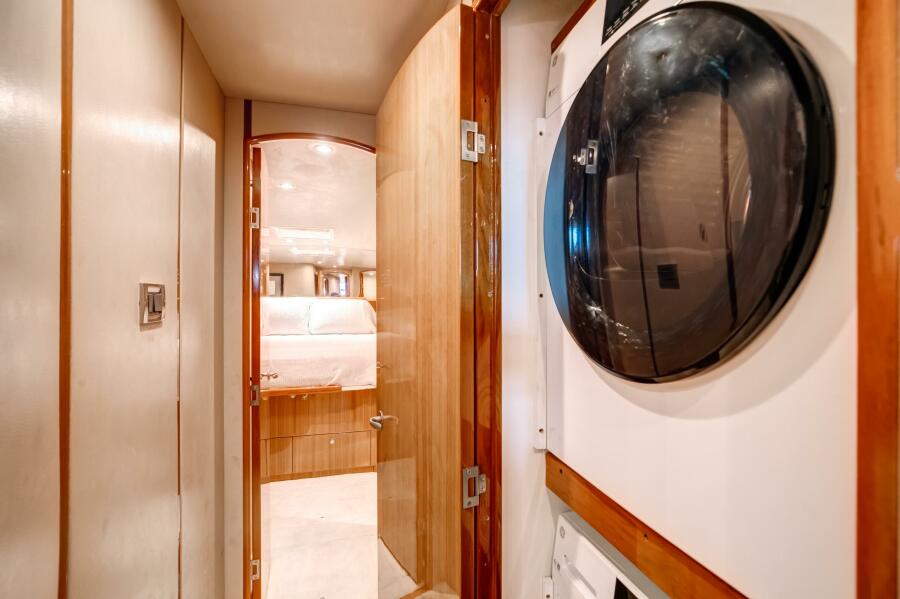 68' 2007 Viking 68 Convertible