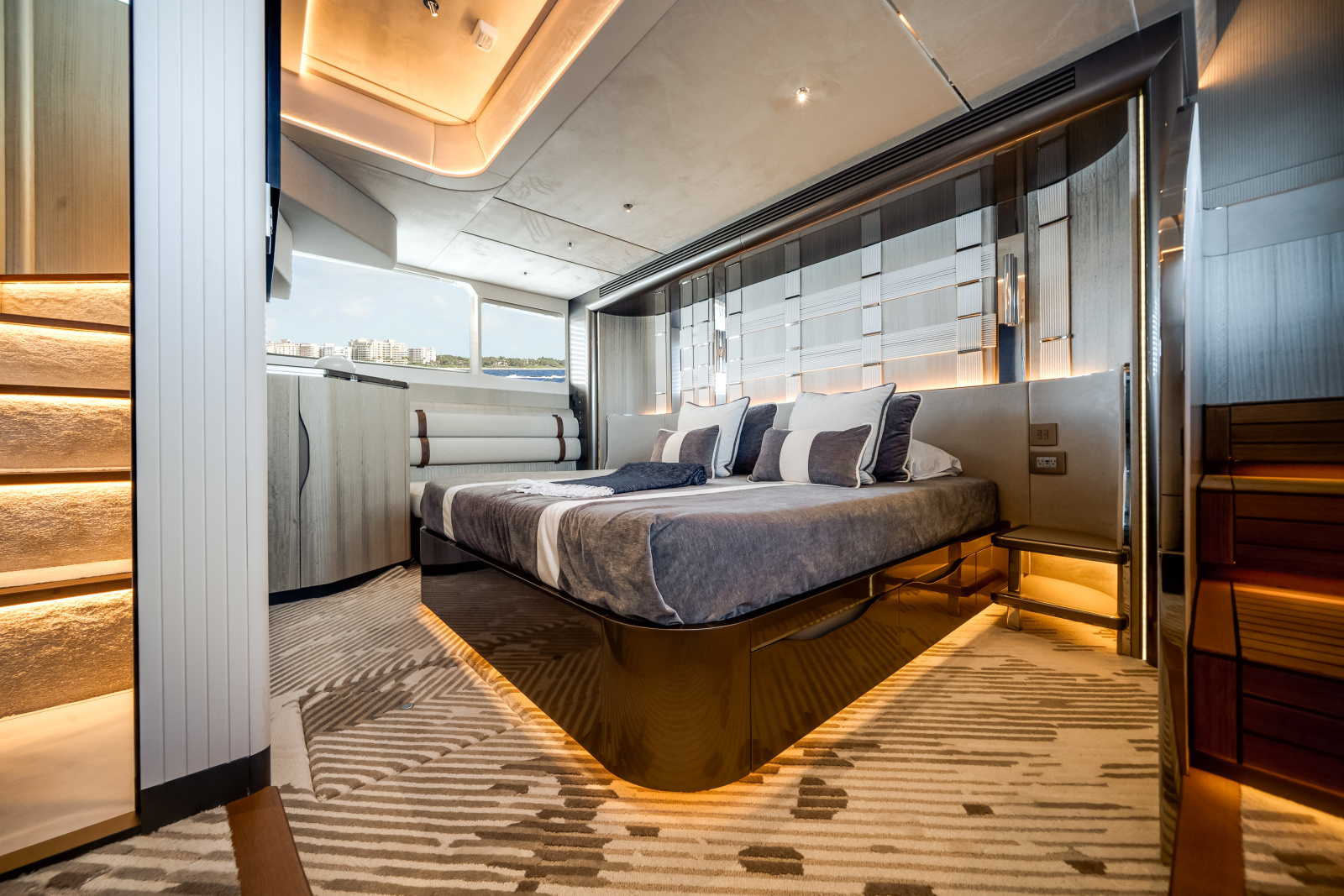 62ft Galeon Yacht For Sale