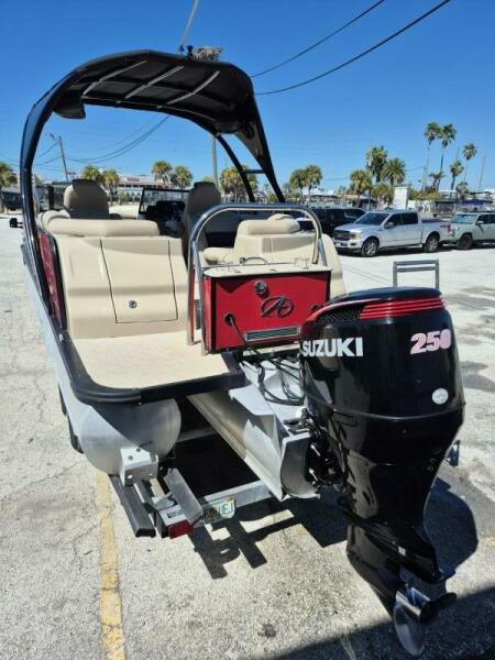 27' 2017 Avalon 2785 Catalina QL