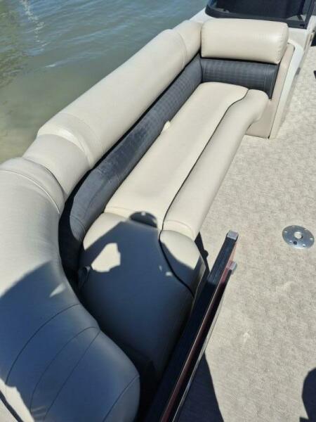 27' 2017 Avalon 2785 Catalina QL