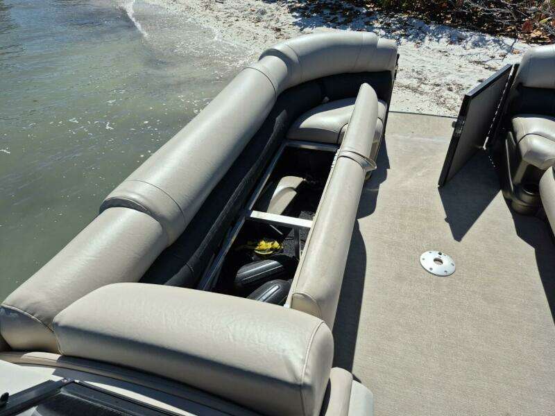 27ft Avalon Yacht For Sale