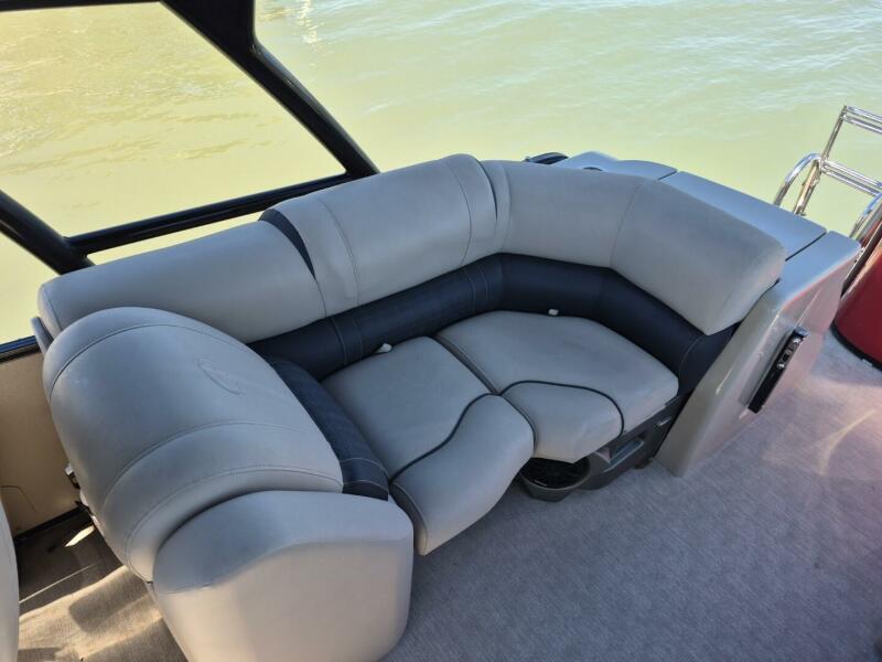 27' 2017 Avalon 2785 Catalina QL