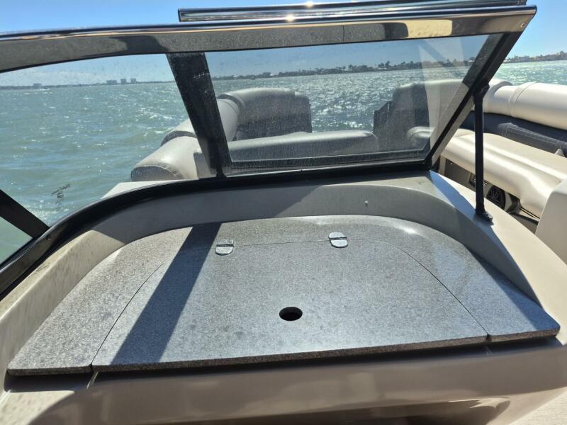 27' 2017 Avalon 2785 Catalina QL