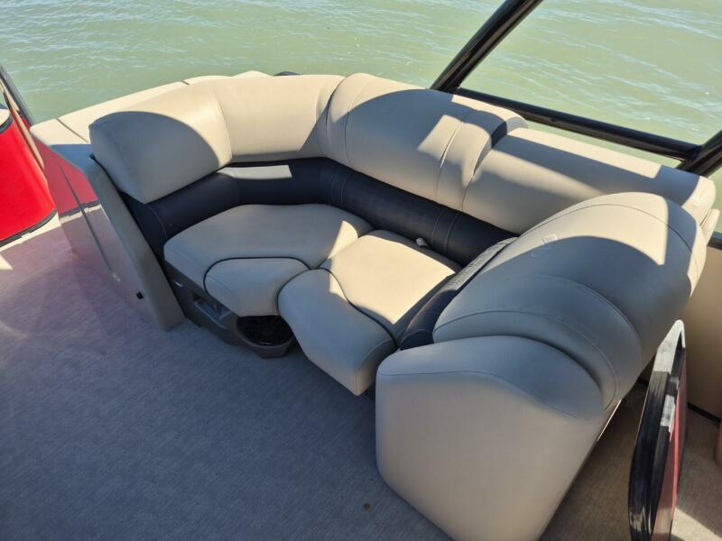 27' 2017 Avalon 2785 Catalina QL