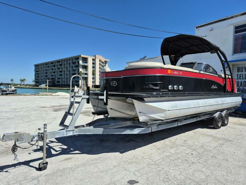 27' 2017 Avalon 2785 Catalina QL