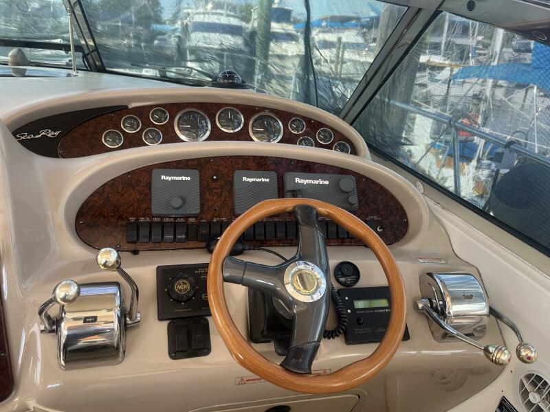 41' 2003 Sea Ray 410 Express Cruiser