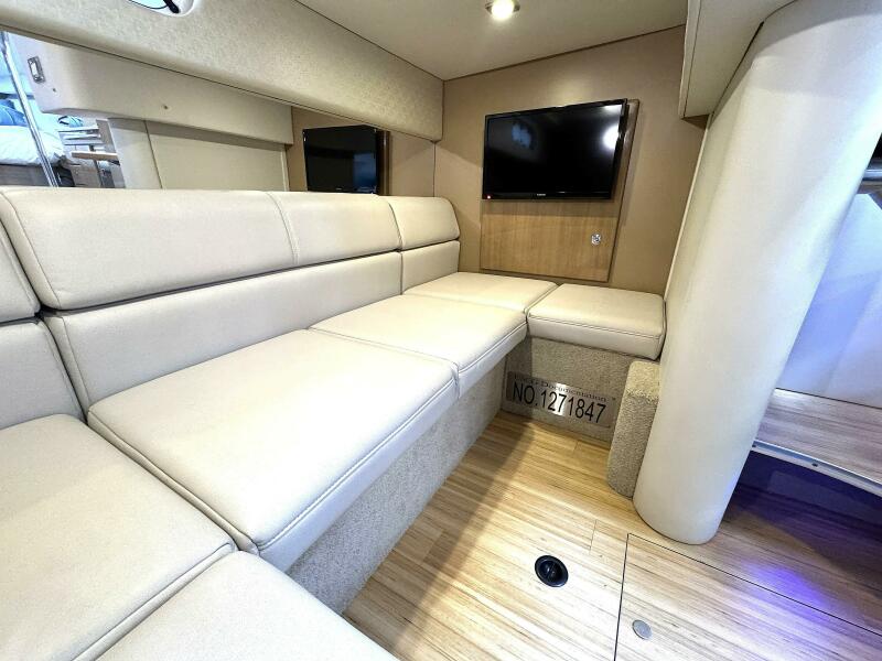 34' 2016 Formula Performance Cruiser