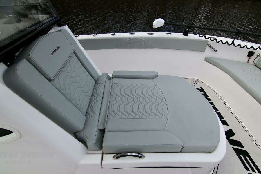 28ft Twin Vee Yacht For Sale