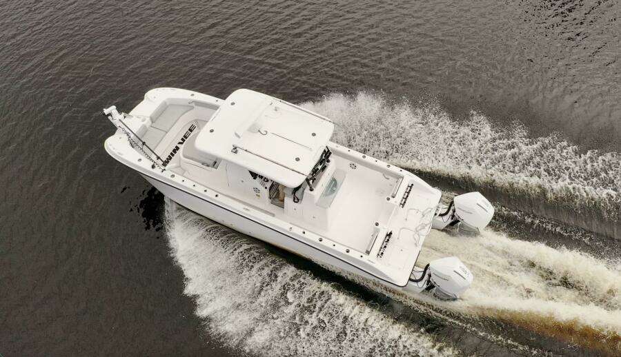 28ft Twin Vee Yacht For Sale