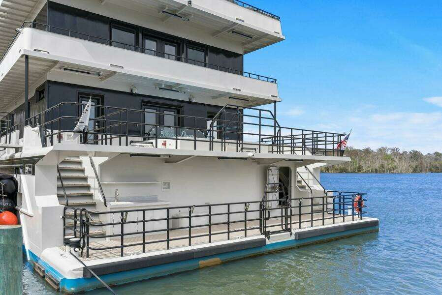 Shine Down 120ft Breaux Brothers Yacht For Sale