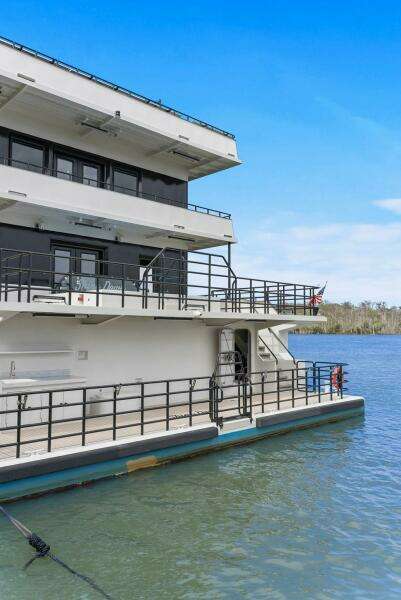 Shine Down 120ft Breaux Brothers Yacht For Sale