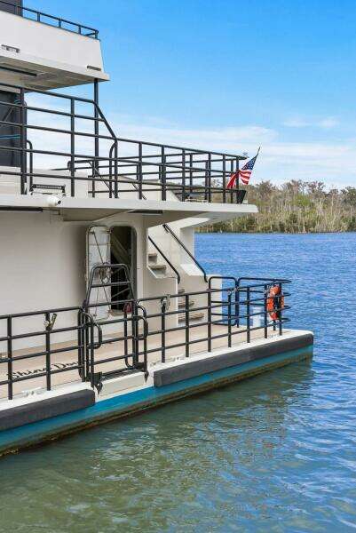 Shine Down 120ft Breaux Brothers Yacht For Sale