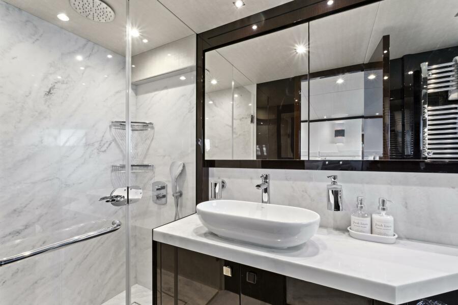 66' 2019 Sunseeker Manhattan 66