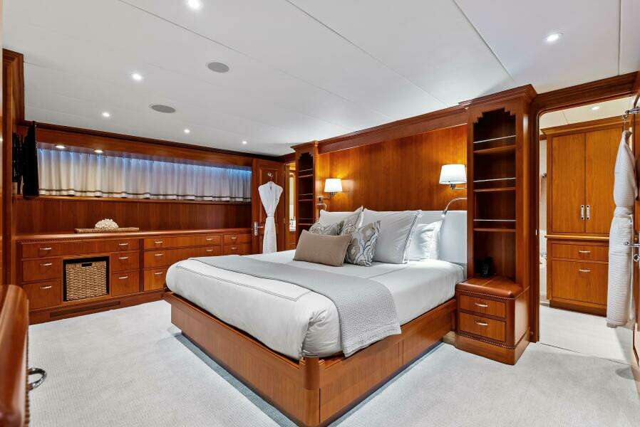 SILVER SEAS 107ft Burger Yacht For Sale
