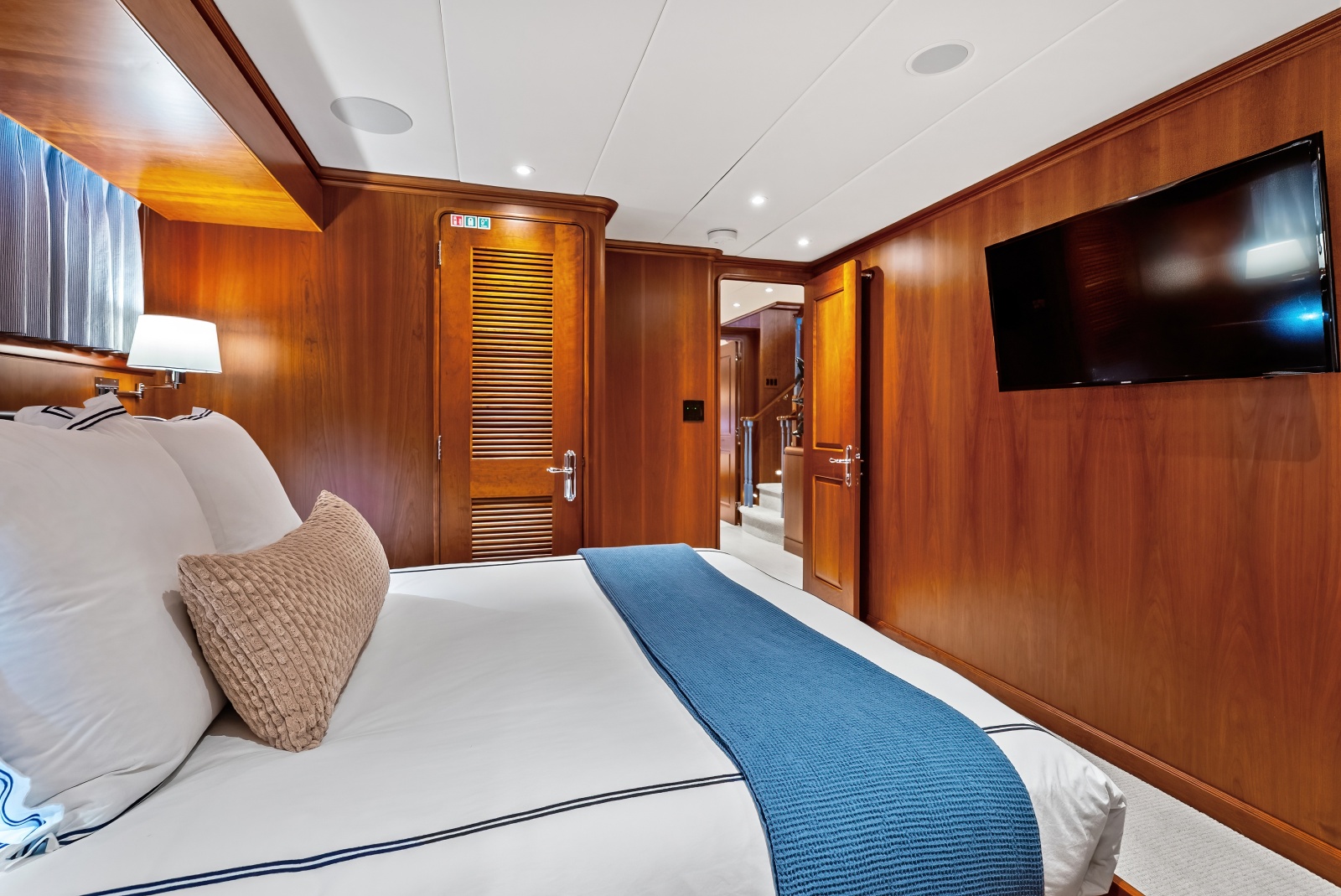 1998 Burger Raised Pilothouse