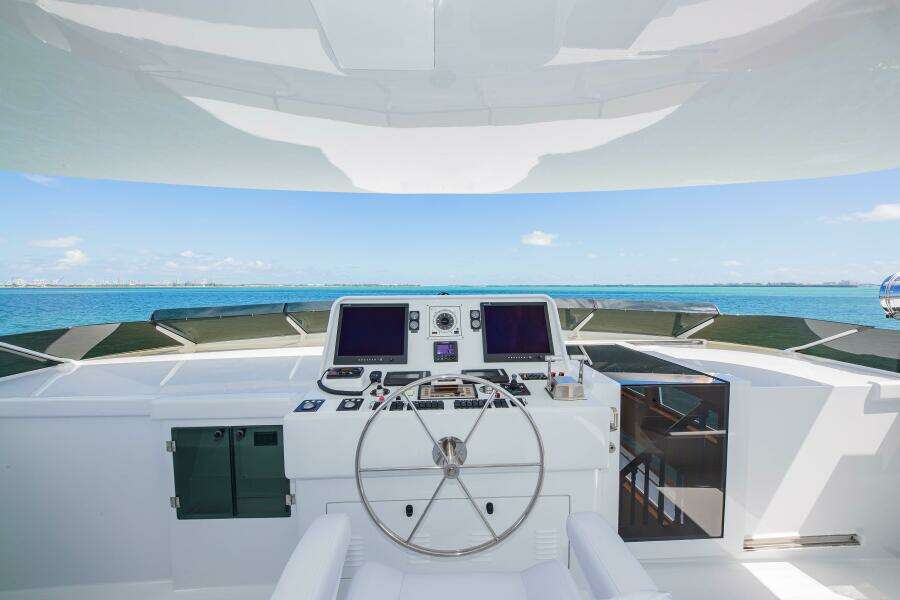 SILVER SEAS 107ft Burger Yacht For Sale