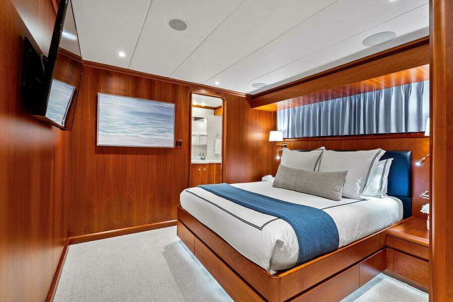 SILVER SEAS 107ft Burger Yacht For Sale
