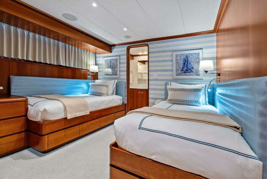 SILVER SEAS 107ft Burger Yacht For Sale