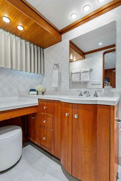 SILVER SEAS 107ft Burger Yacht For Sale