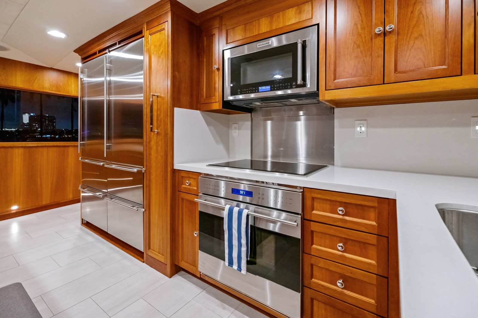 1998 Burger Raised Pilothouse
