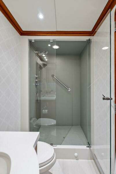 SILVER SEAS 107ft Burger Yacht For Sale