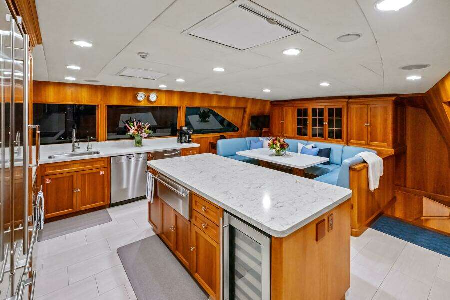 SILVER SEAS 107ft Burger Yacht For Sale