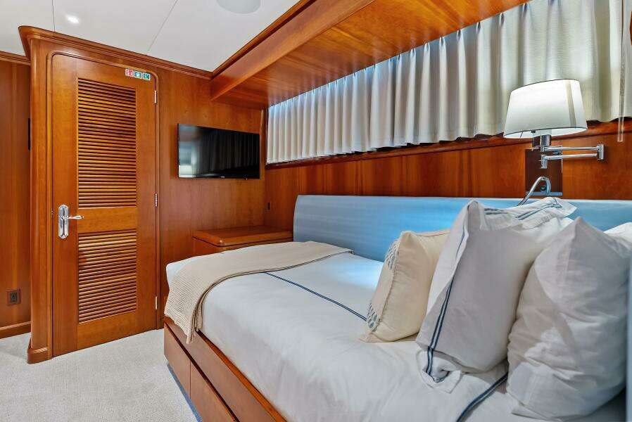 SILVER SEAS 107ft Burger Yacht For Sale