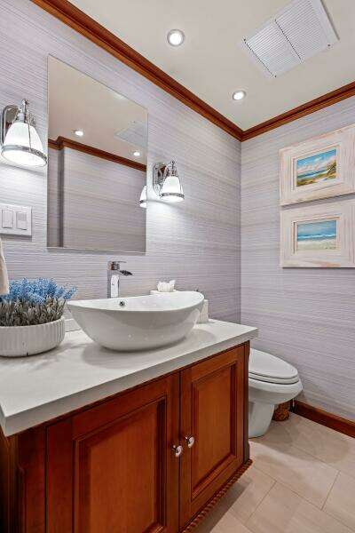 SILVER SEAS 107ft Burger Yacht For Sale