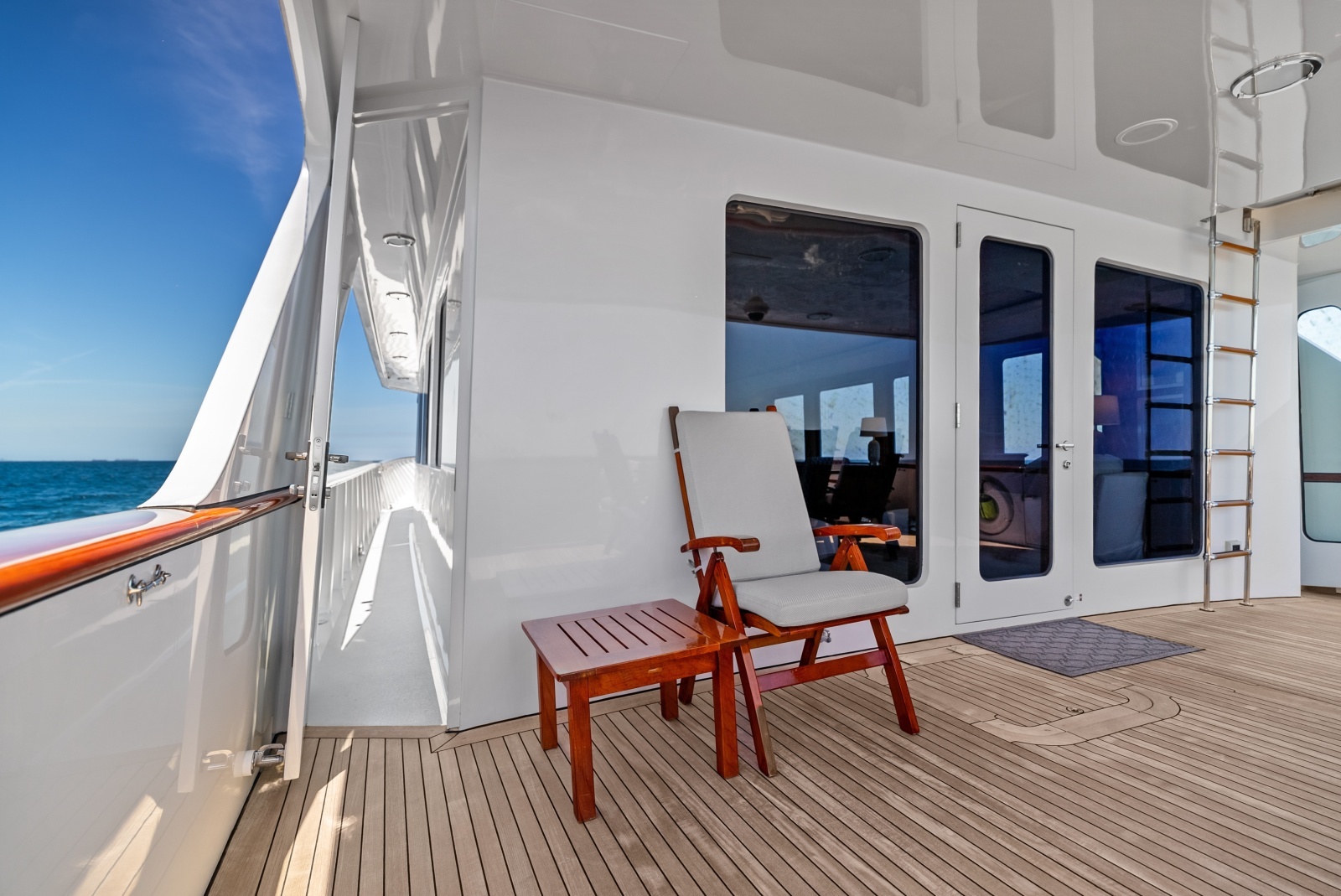 1998 Burger Raised Pilothouse
