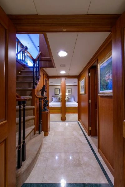 1998 Burger Raised Pilothouse