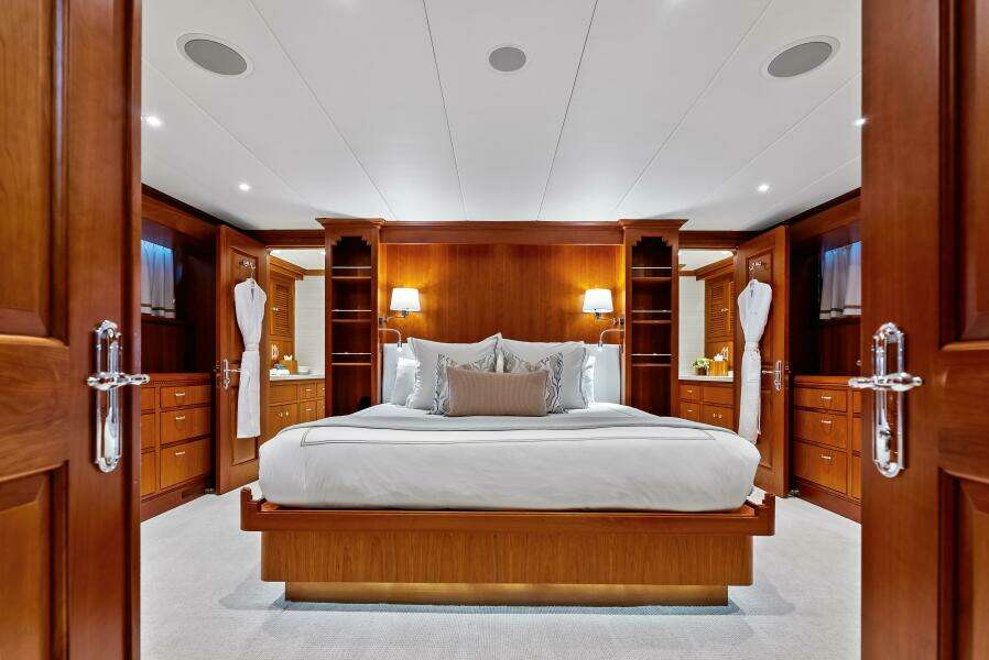 SILVER SEAS 107ft Burger Yacht For Sale