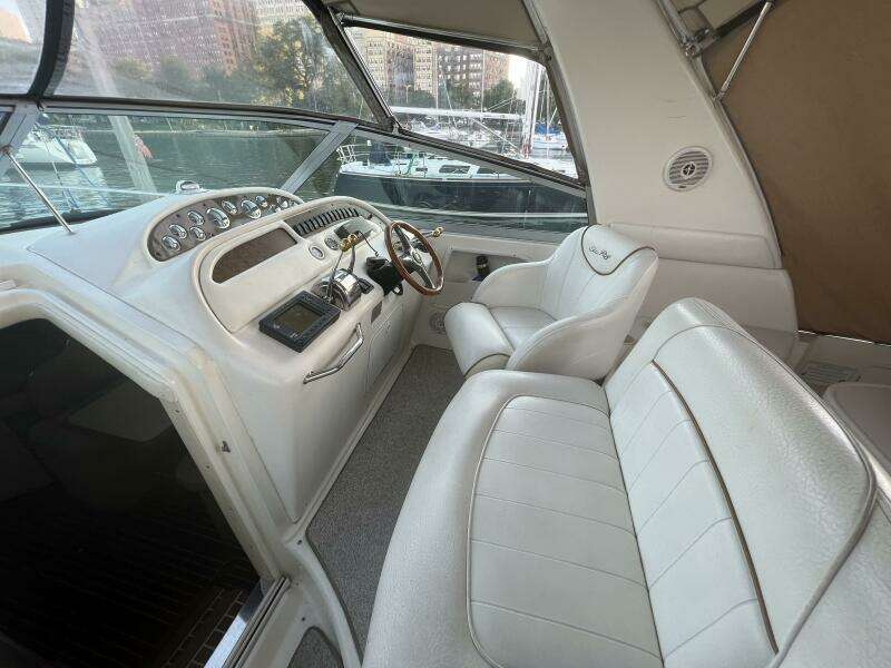 Air Apparent 31ft Sea Ray Yacht For Sale