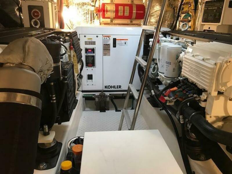 41' 2014 Cruisers Yachts 