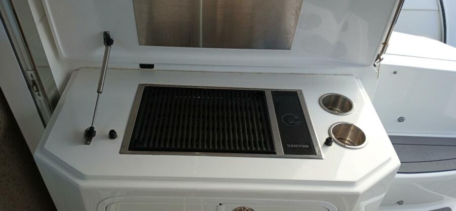 41' 2014 Cruisers Yachts 