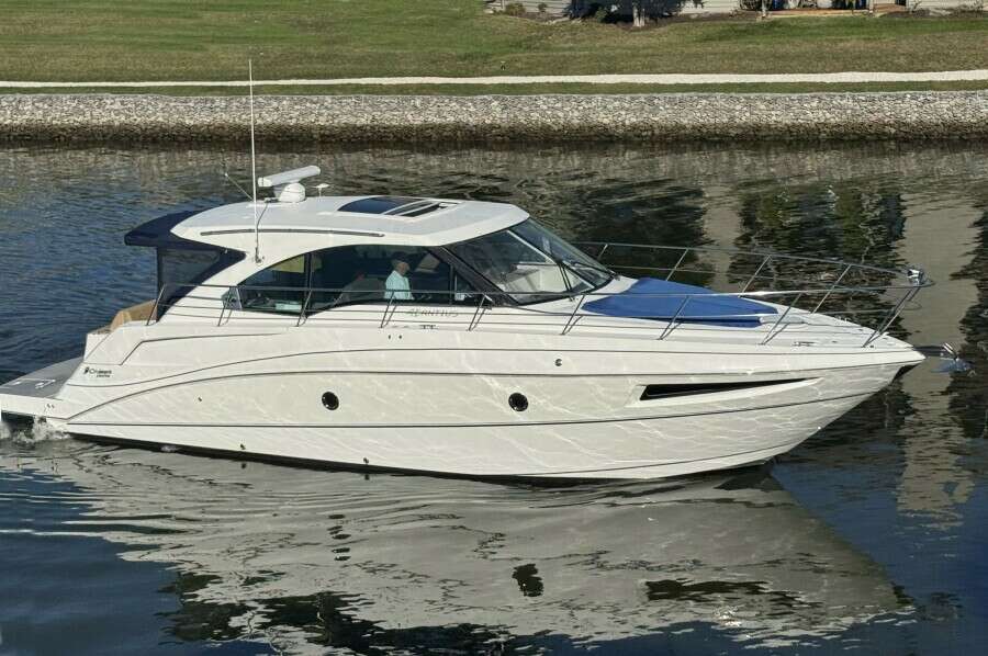 41ft Cruisers Yachts Yacht For Sale